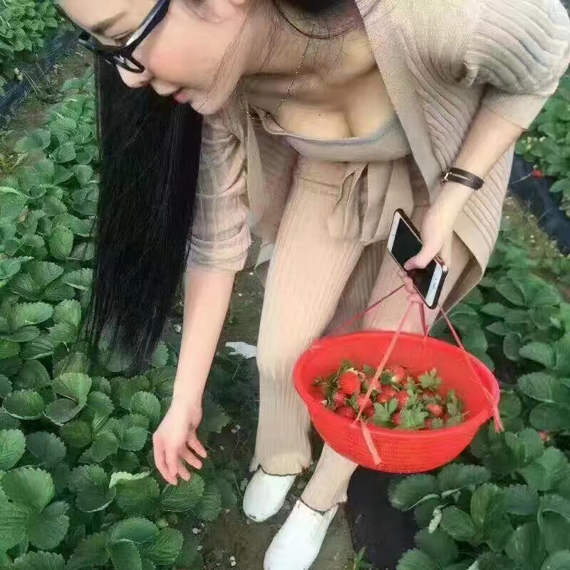 深圳一女子住酒店三天沒(méi)開(kāi)窗，退房發(fā)現(xiàn)窗外是衛(wèi)生間